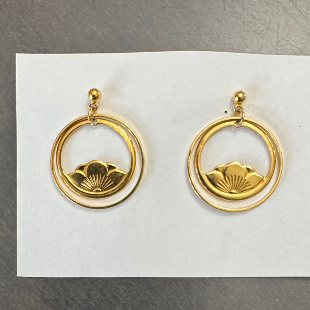 Vintage Lotus Flower Gold tone Earrings Cherry Blossom Circular Floral Circle